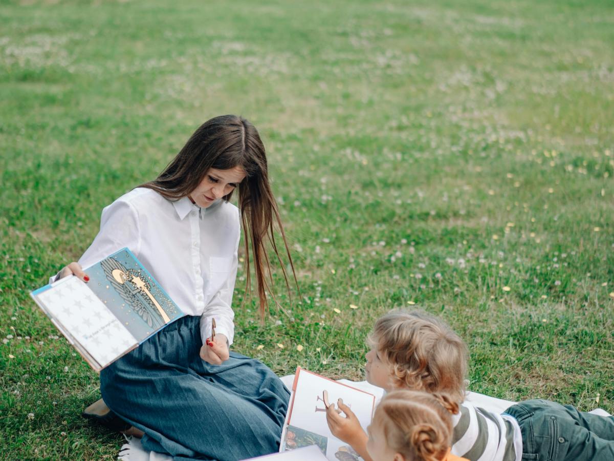 How to Host a Virtual Book Launch Successfully: A Guide for Authors by Jeyran&nbsp;Main