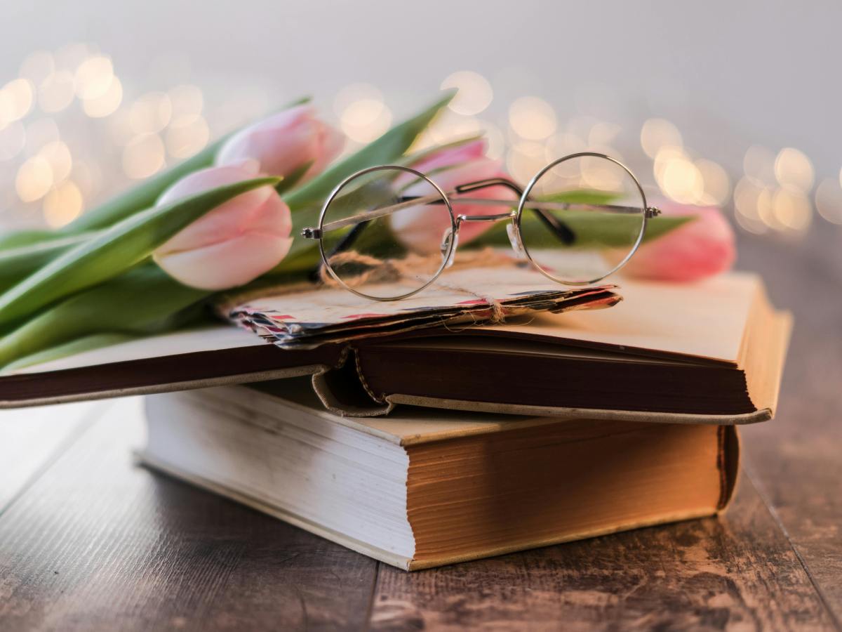 Time Management and Productivity Tips for Writers: Maximizing Your Creative Output by Jeyran&nbsp;Main